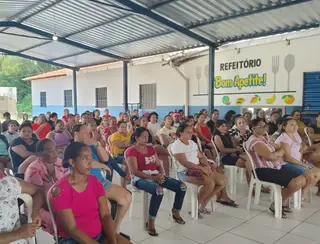REUNIÃO DE PAIS E MESTRES DEBATE TEMA "EDUCAR" NA ESCOLA LUIS PIRES CORREIA