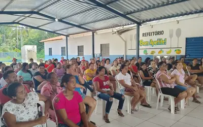 REUNIÃO DE PAIS E MESTRES DEBATE TEMA "EDUCAR" NA ESCOLA LUIS PIRES CORREIA